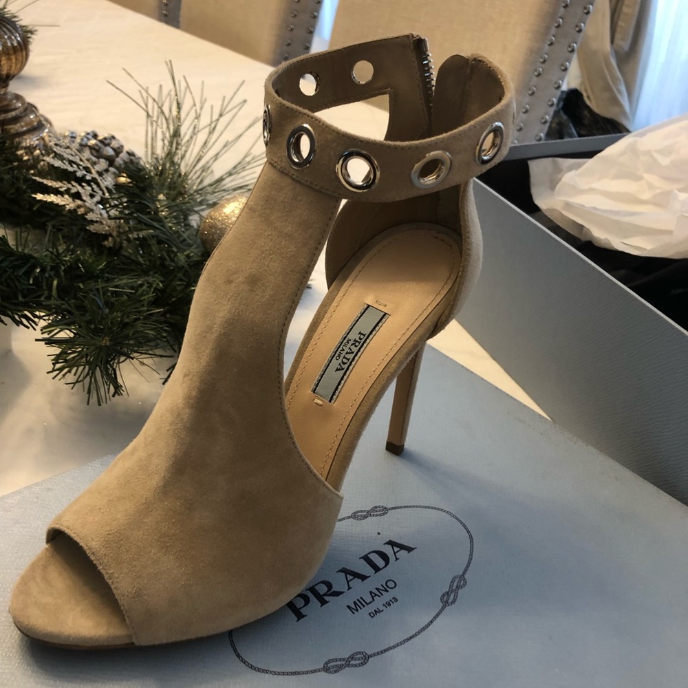 Prada light tan suede heels